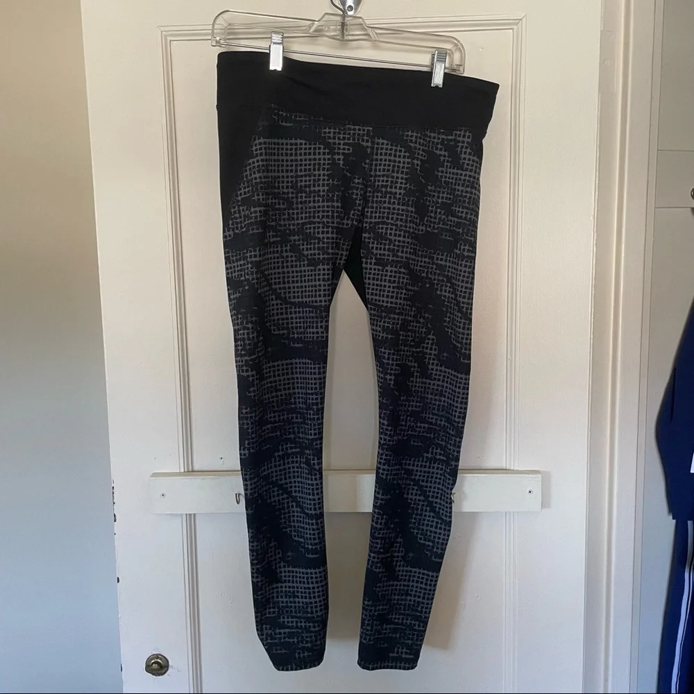 Under Armour Women's HeatGear® fitted leggings - black gray pattern - size L